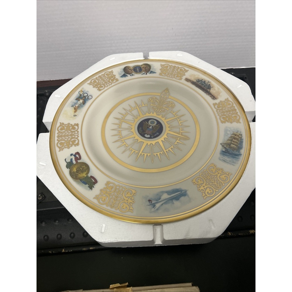 1976 UNITED STATES HISTORICAL PLATE - AUTHORIZED BY U.S. HISTORICAL SOCIETY.